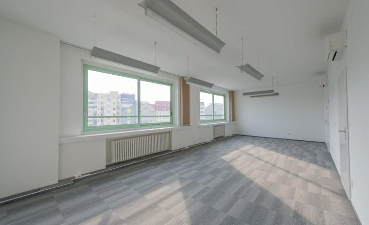 Kancelárske priestory na Námestí SNP, v blízkosti Kamenného Námestia, 80m2 TOP - fotografia 1