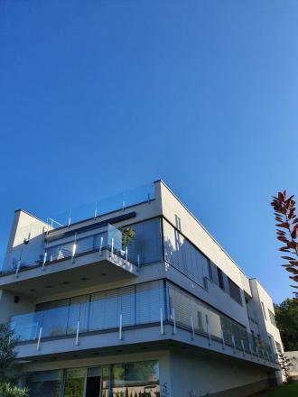 Exkluzívny 5-izb. byt s terasou a parkovaním v rezidenčnej vile na prenájom, Tajovského-Staré Mesto - fotografia 4