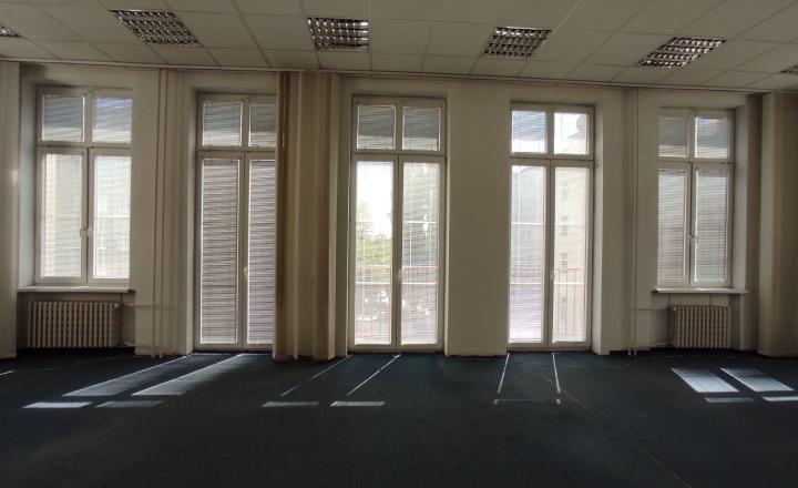 Kancelárske priestory v historickej budove centre Bratislavy na Grossligovej ulici, aj s parkovaním, 109,38 m2, 147m2 alebo 169,30 m2