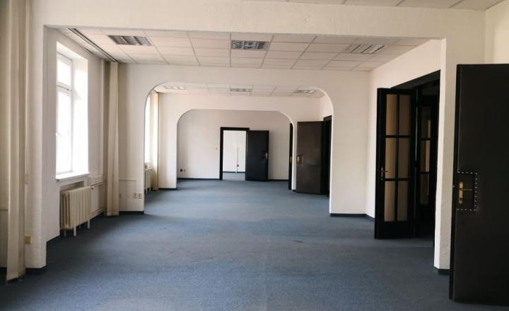 Kancelárske priestory v historickej budove centre Bratislavy na Grossligovej ulici, aj s parkovaním, 109,38 m2, 147m2 alebo 169,30 m2 - fotografia 3