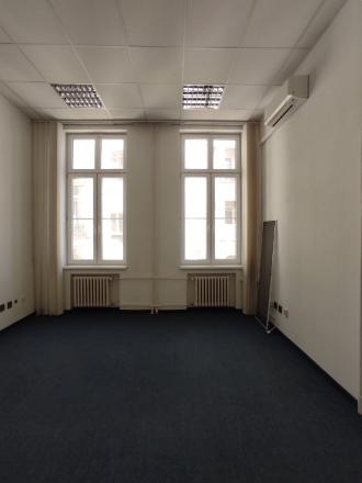 Kancelárske priestory v historickej budove centre Bratislavy na Grossligovej ulici, aj s parkovaním, 109,38 m2, 147m2 alebo 169,30 m2 - fotografia 5