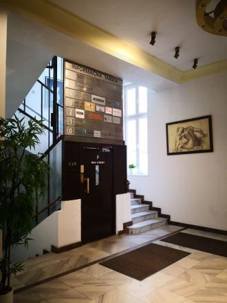 Kancelárske priestory v historickej budove centre Bratislavy na Grossligovej ulici, aj s parkovaním, 109,38 m2, 147m2 alebo 169,30 m2 - fotografia 8