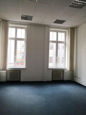 Kancelársky celok v historickej budove centre Bratislavy na Grossligovej ulici, aj s parkovaním