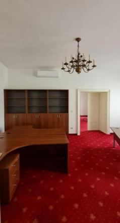 Reprezentatívny celok 3 kancelárií s vlastnou kuchynku v historickom centre Starého Mesta, Hlavné Námestie, BAI - fotografia 1