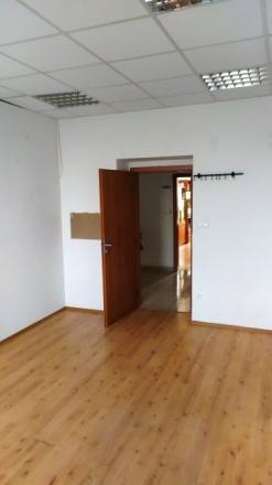 Kancelársky priestor 3x 18,5m² v Ružinove - fotografia 1