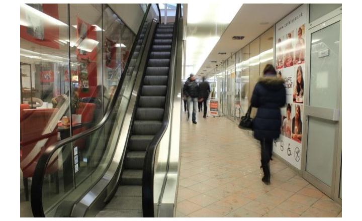 Obchodno-administratívny priestor v pasáži, s parkovaním, v centre - fotografia 4