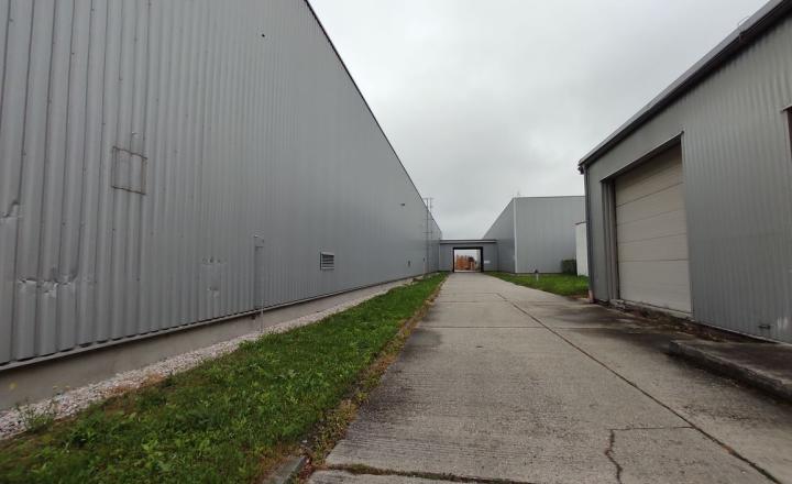 8.273m2 skladovo-výrobná hala s možnosťou 735m2 administratívy na prenájom, DUNAJSKA STREDA - fotografia 3