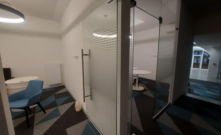 Obchodný priestor 250m2 s možnosťou rozšírenia na 350m2, Obchodná-Staré Mesto - fotografia 7