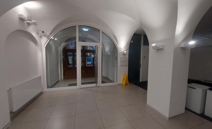 Obchodný priestor 250m2 s možnosťou rozšírenia na 350m2, Obchodná-Staré Mesto - fotografia 11