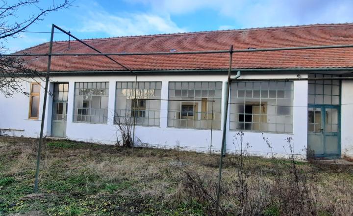 Útulný vidiecky rodinný dom s atmosférou na predaj - Tesárske Mlyňany - fotografia 17