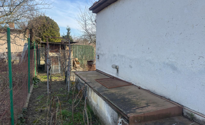 Na predaj záhrada s podpivničenou chatkou v Podunajských Biskupiciach - fotografia 4