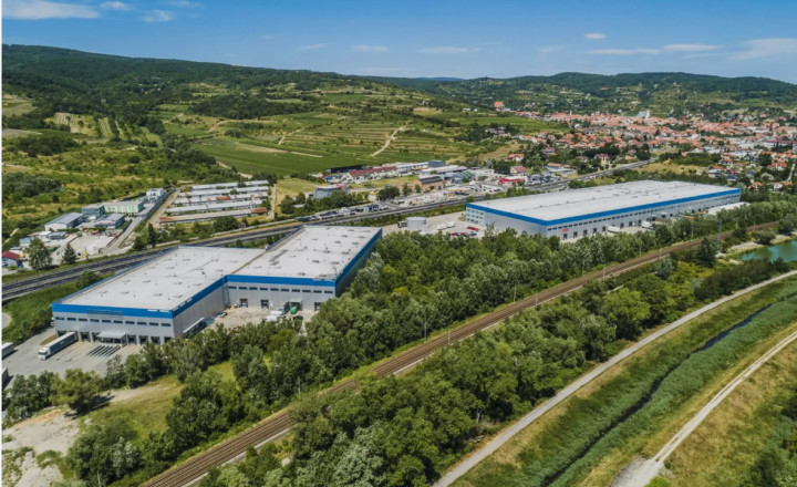 Moderný SKLAD/ Hala 3.300m2 na prenájom, s možnosťou kancelárií 680m2 - fotografia 2