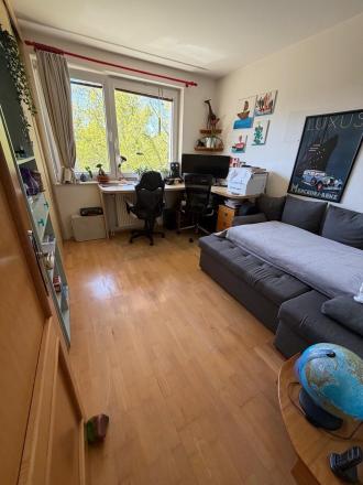 Na predaj 3-izbový byt s rohovým balkónom, Exnárova ulica a garáž 18 m² na Súmračnej ulici - fotografia 2