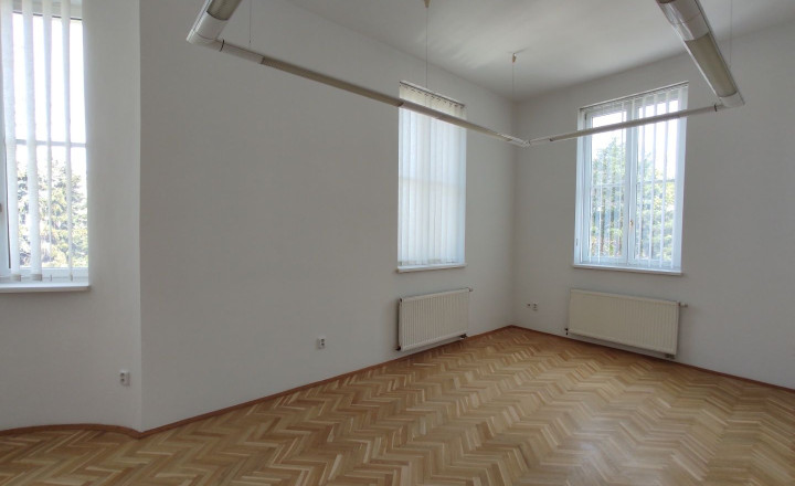 Priestor 165,7m2 s výhľadom do Úradu Vlády, v krásnej historickej budove, Štefánikova,BAI - fotografia 4