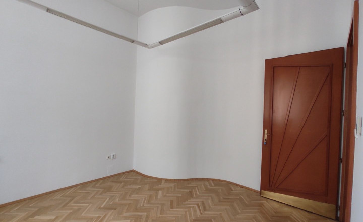 Priestor 165,7m2 s výhľadom do Úradu Vlády, v krásnej historickej budove, Štefánikova,BAI - fotografia 6
