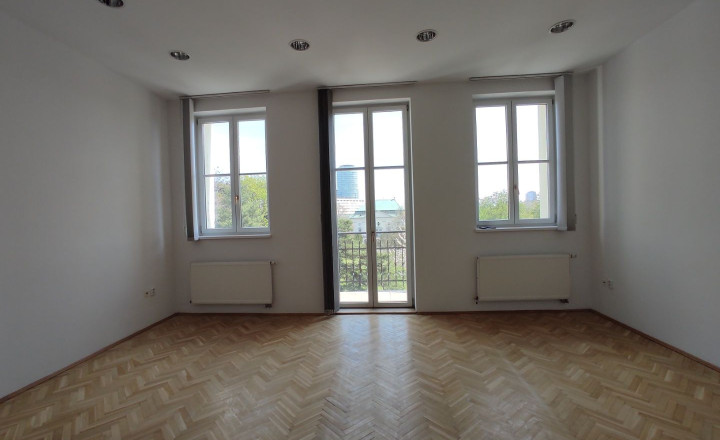 Uzavretý admin. celok v krásnej historickej budove, 148m2, 2 parkovacie miesta - fotografia 4