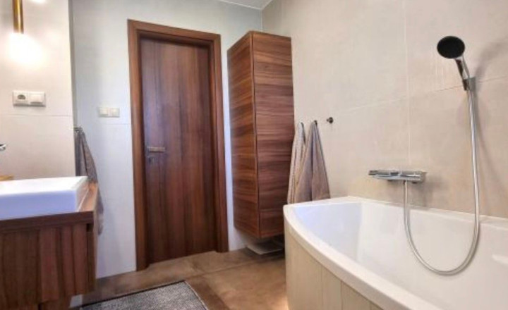 Na predaj priestranný, klimatizovaný 3+1 izbový byt s krbom, Bratislava IV TOP - fotografia 10