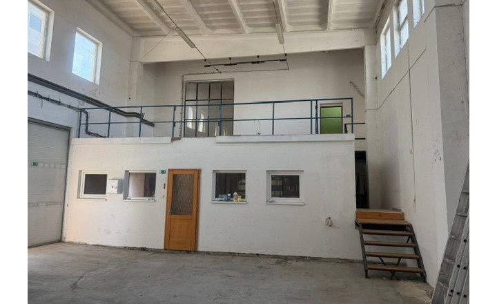 Na prenájom priestranná hala s administratívnym zázemím - Bratislava II - fotografia 4