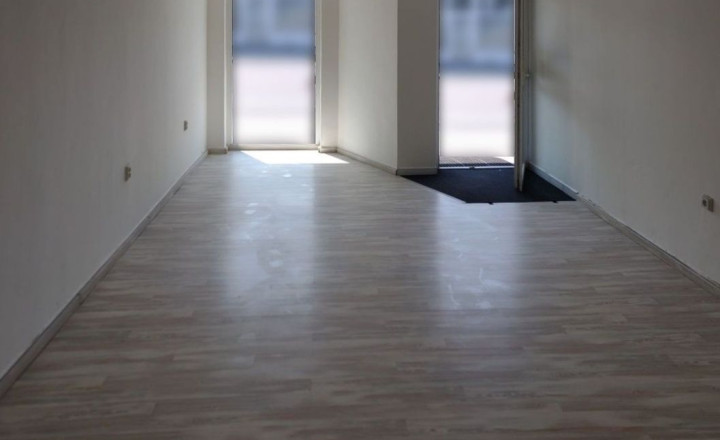 Obchodné klimatizované priestory, Trenčín, Za mostami