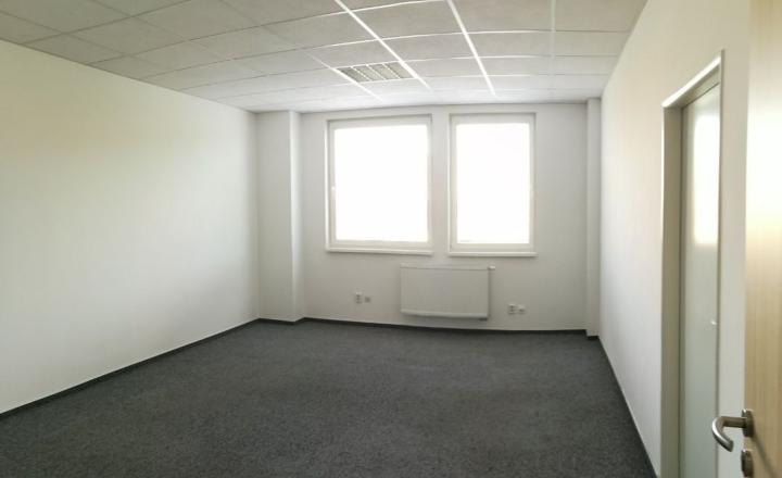 Prenájom samostatnej kancelárie o výmere 22 m² v zrekonštruovanej budove - Trenčín