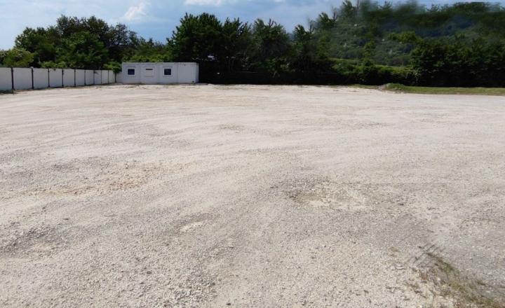 Spevnená plocha na prenájom, Nové Mesto nad Váhom - fotografia 1
