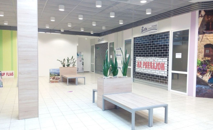 Obchodné priestory so skladom na prenájom – Trenčín, nákupné centrum