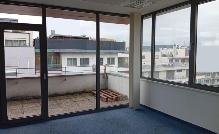 Kancelárie s výmerou - 34, 35, 46, 65 a 83 m2 v Trenčíne – širšie centrum - fotografia 4