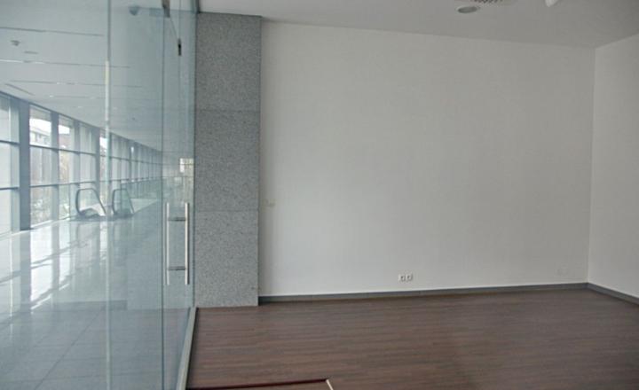 Obchodné priestory na prenájom - Centrum, Trenčín - fotografia 9