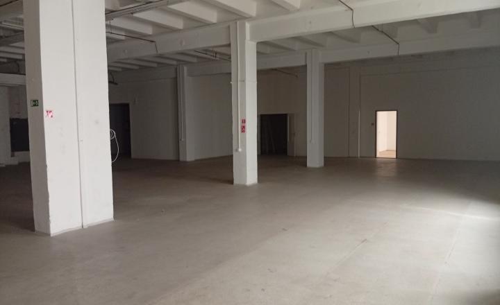 Vykurované skladové priestory na prenájom 447 m2, Trenčín, Za mostami
