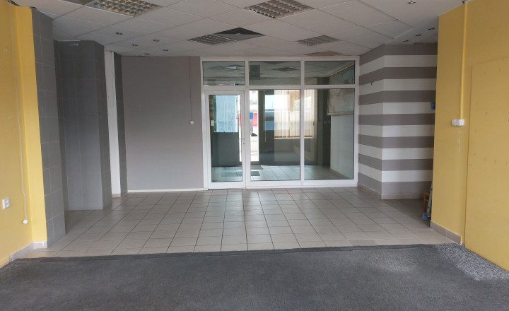 Na prenájom obchodné priestory o celkovej výmere 53 m2 v Trenčine