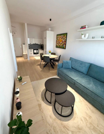 Na prenájom príjemný a moderný 2-izbový byt s priestranným balkónom TOP - fotografia 1