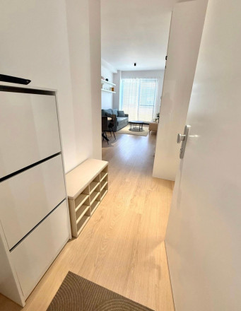Na prenájom príjemný a moderný 2-izbový byt s priestranným balkónom TOP - fotografia 15