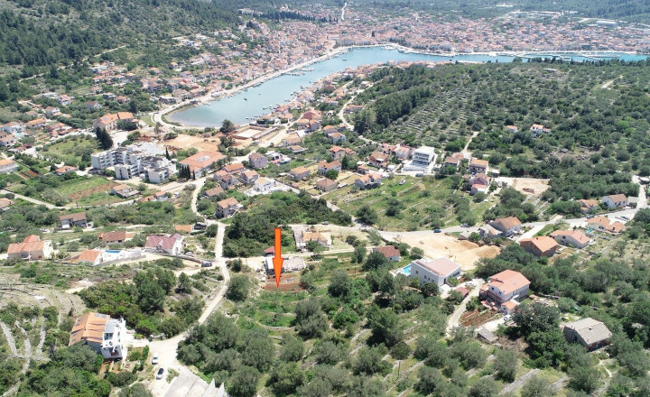 Stavebný pozemok 1355 m² s výhľadom na more – investičná príležitosť vo Vela Luke