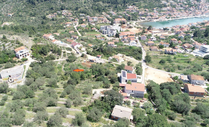 Stavebný pozemok 1355 m² s výhľadom na more – investičná príležitosť vo Vela Luke - fotografia 4