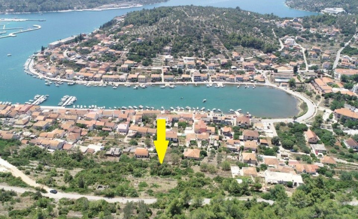 Atraktívny stavebný pozemok s nádherným výhľadom – 1 190 m², Vela Luka, ostrov Korčula