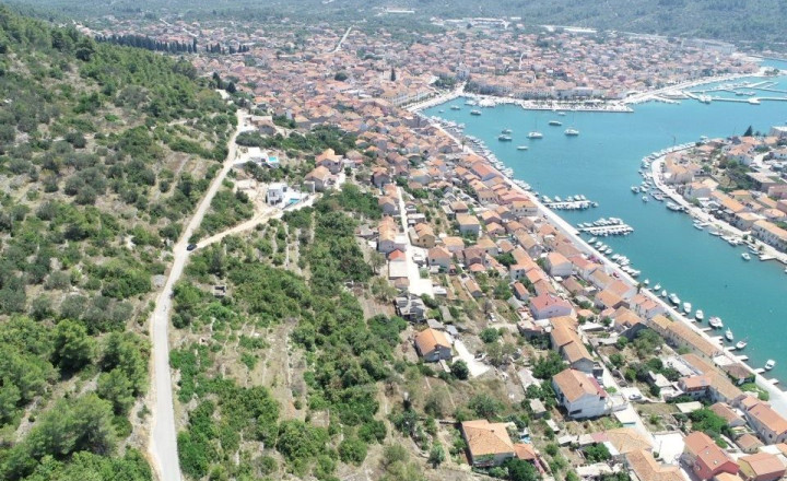 Atraktívny stavebný pozemok s nádherným výhľadom – 1 190 m², Vela Luka, ostrov Korčula - fotografia 2