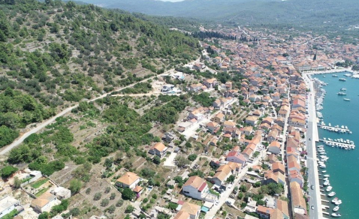 Atraktívny stavebný pozemok s nádherným výhľadom – 1 190 m², Vela Luka, ostrov Korčula - fotografia 3