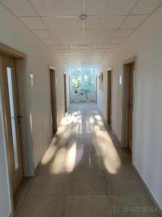 Na prenájom administratívne priestory na Ružindolskej ulici, Trnava - fotografia 1