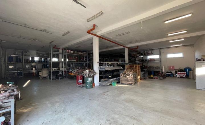 Na predaj nadštandardné administratívno-skladové priestory vo Svätom Jure vrátane pozemku 2086 m2 - fotografia 5