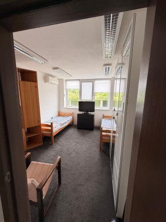 Na predaj nadštandardné administratívno-skladové priestory vo Svätom Jure vrátane pozemku 2086 m2 - fotografia 20