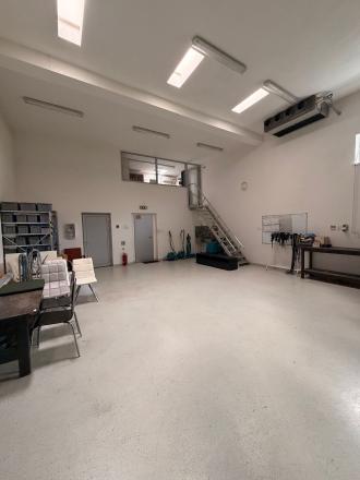 Na predaj nadštandardné administratívno-skladové priestory vo Svätom Jure vrátane pozemku 2086 m2 - fotografia 22