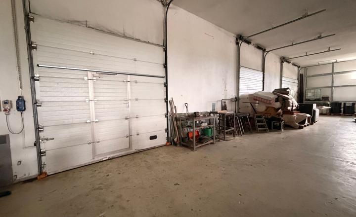 Na predaj nadštandardné administratívno-skladové priestory vo Svätom Jure vrátane pozemku 2086 m2 - fotografia 25