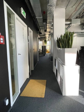 Exkluzívne administratívne priestory 169m2 + 3x PARKING, Mickiewiczova-Staré Mesto - fotografia 8