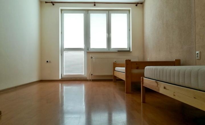 Na prenájom čiastočne zariadený, veľký, 3-izbový klimatizovaný byt s garážou, Trenčín - fotografia 6