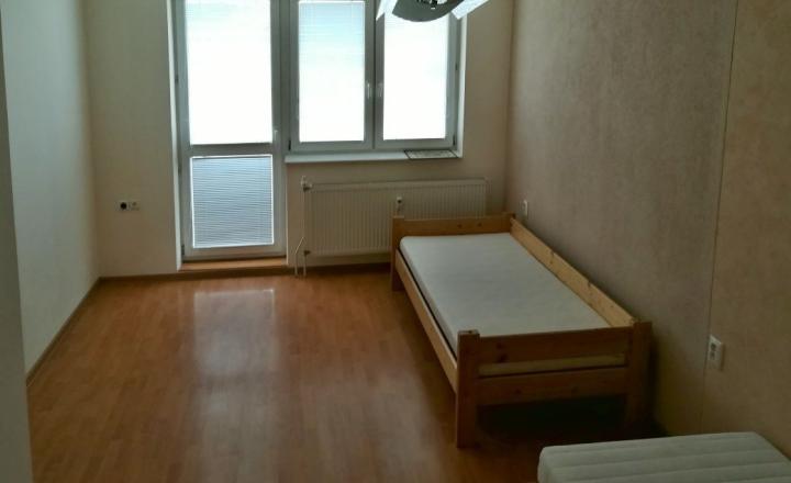 Na prenájom čiastočne zariadený, veľký, 3-izbový klimatizovaný byt s garážou, Trenčín - fotografia 7