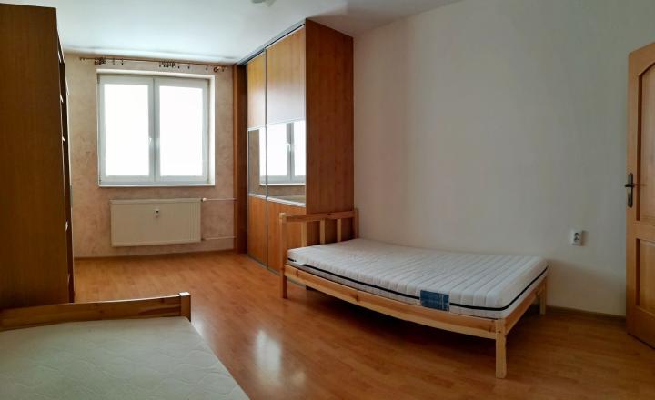 Na prenájom čiastočne zariadený, veľký, 3-izbový klimatizovaný byt s garážou, Trenčín - fotografia 12