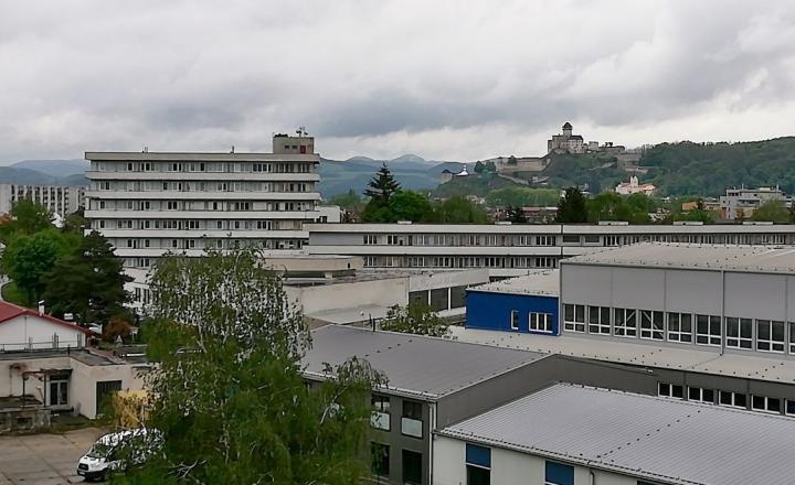 Na prenájom čiastočne zariadený, veľký, 3-izbový klimatizovaný byt s garážou, Trenčín - fotografia 20