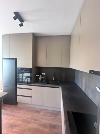 Na prenájom štýlový, moderný, svetlý a kompletne zariadený 2 - izbový byt s vlastnou predzáhradkou, BA II TOP