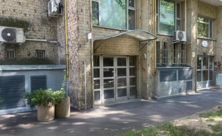 Na prenájom reprezentatívny obchodný priestor s výmerou 445 m2, Bratislava I TOP - fotografia 3