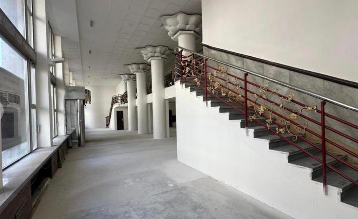 Na prenájom reprezentatívny obchodný priestor s výmerou 445 m2, Bratislava I TOP - fotografia 4